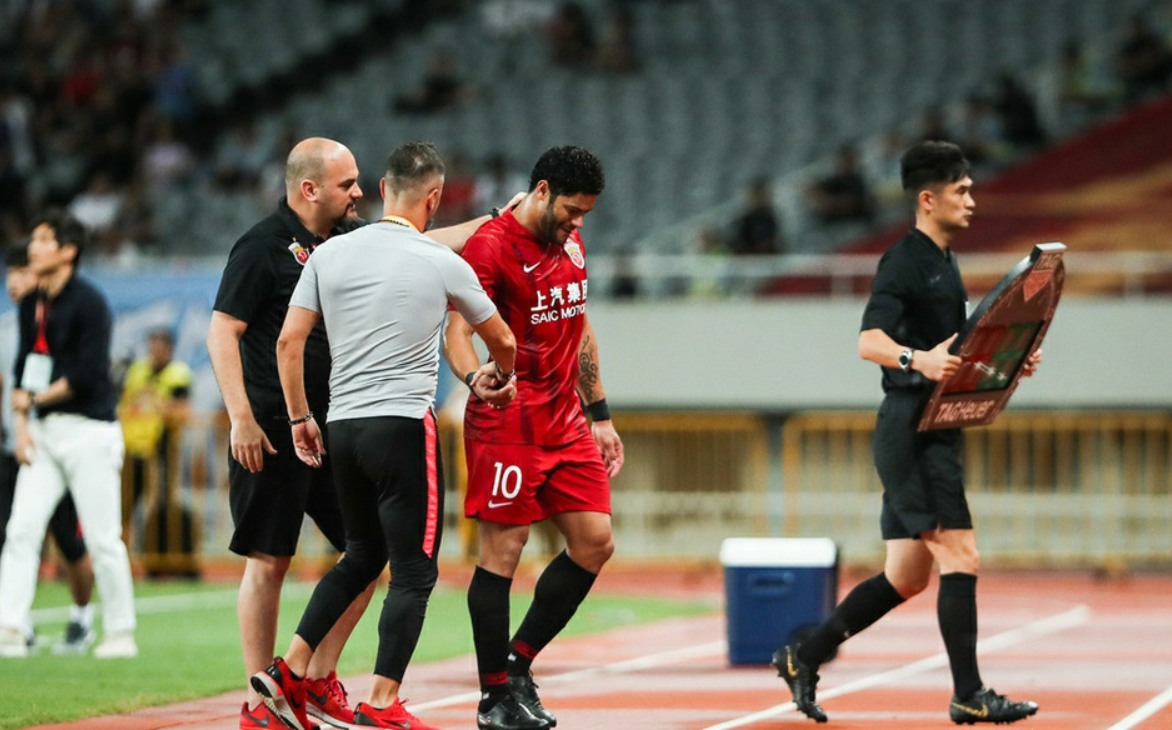 s15全球总决赛-菲尼克斯太阳训练开放日，关键时刻扳平良机引欢呼，亚冠在即，身体对抗强度拉满的简单介绍